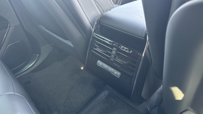 Land Rover Range Rover Sport 3.0 D300 Dynamic SE 5dr Auto Diesel Estate - Image 18